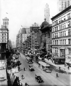 Broadway en 1920. Imagen procedente de Wikipedia.