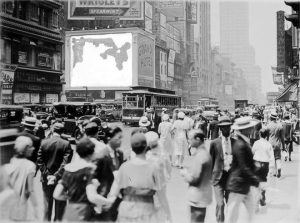 Broadway hacia 1920. Imagen procedente de New York Public Library. 