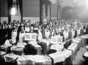 Cena en honor a H.H. Rogers y Mark Twain en Reisenweber's Cafe en 1908. Imagen procedente de Wikipedia.