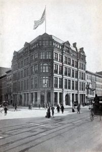 Brooks Brothers en Broadway & 22nd Street hacia 1920. Imagen procedente de New York Public Library. 