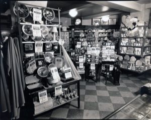 Drug store a principios del siglo XX. Imagen procedente de New York Public Library. 