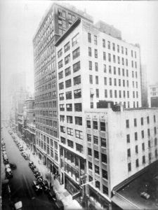 News-stand hacia 1930. Imagen procedente de New York Public Library. 