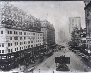 Broadway a la altura de 43rd Street en 1922. Imagen procedente de Digital Culture of Metropolitan New York.