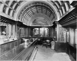 Bar del Hotel Metropole en 1903. Imagen procedente de Wikipedia.