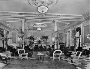 Uno de los salones del Murray Hill Hotel hacia 1910. Imagen procedente de Wikipedia.