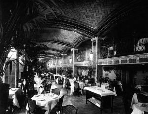 Comedor del Vanderbilt Hotel hacia 1910. Fuente desconocida.