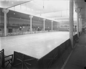 Interior de St. Nicholas Ice-Skating Rink en 1916. Imagen procedente de Digital Culture of Metropolitan New York.