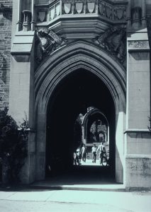 Campbell Arch hacia 1920. Imagen procedente de Princeton University Archives.