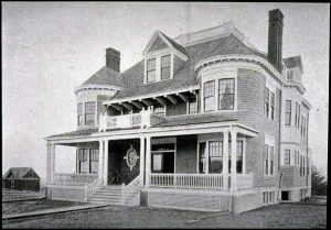 Antigua sede del Cottage Club, en University Place, en 1895. Imagen procedente de Princeton University Archives.