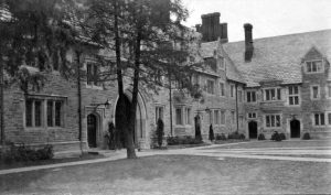 Holder Court hacia 1915. Imagen procedente de Historical Society of Princeton.