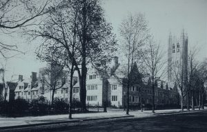 Holder Hall hacia 1910. Imagen procedente de Princeton University Archives.