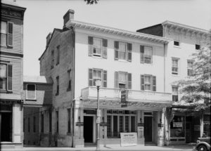 Nassau Inn en mayo de 1937. Imagen procedente de Wikipedia.
